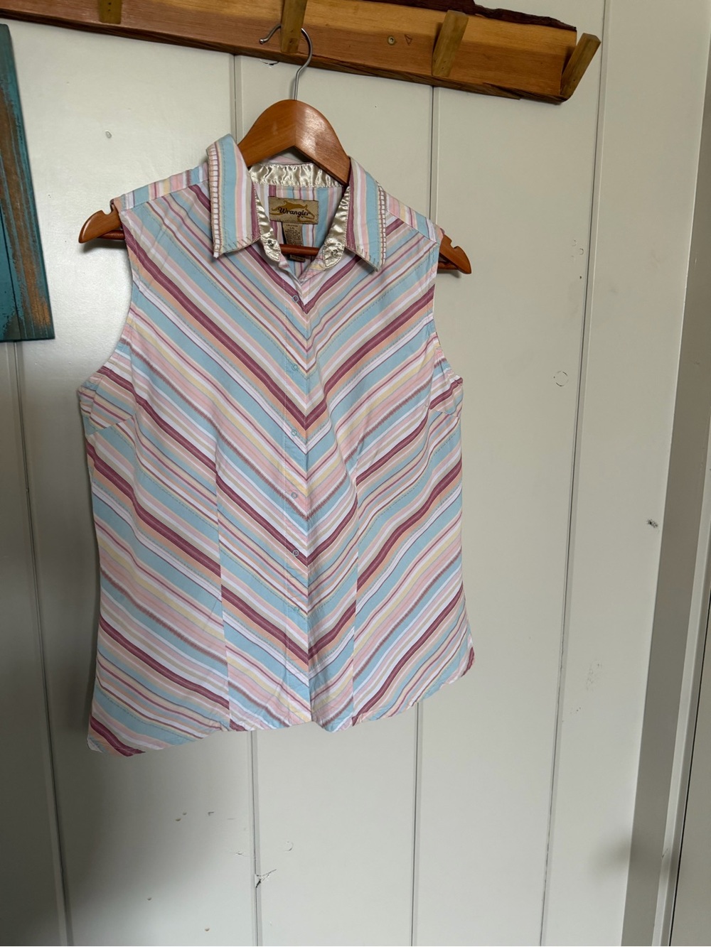 Vintage Y2K Wrangler Womens L Sleeveless Western Shirt Pastel Stripe LW1245M